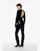Legging effet cuir taille haute porté, dos – noir – Imperial Femme
