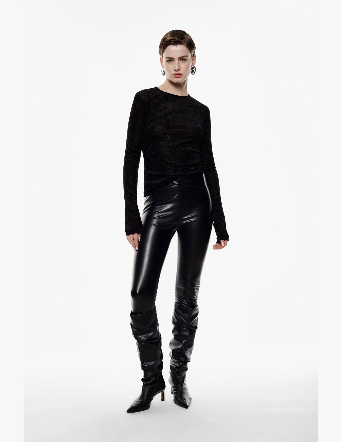 Legging effet cuir taille haute porté, face – noir – Imperial Femme