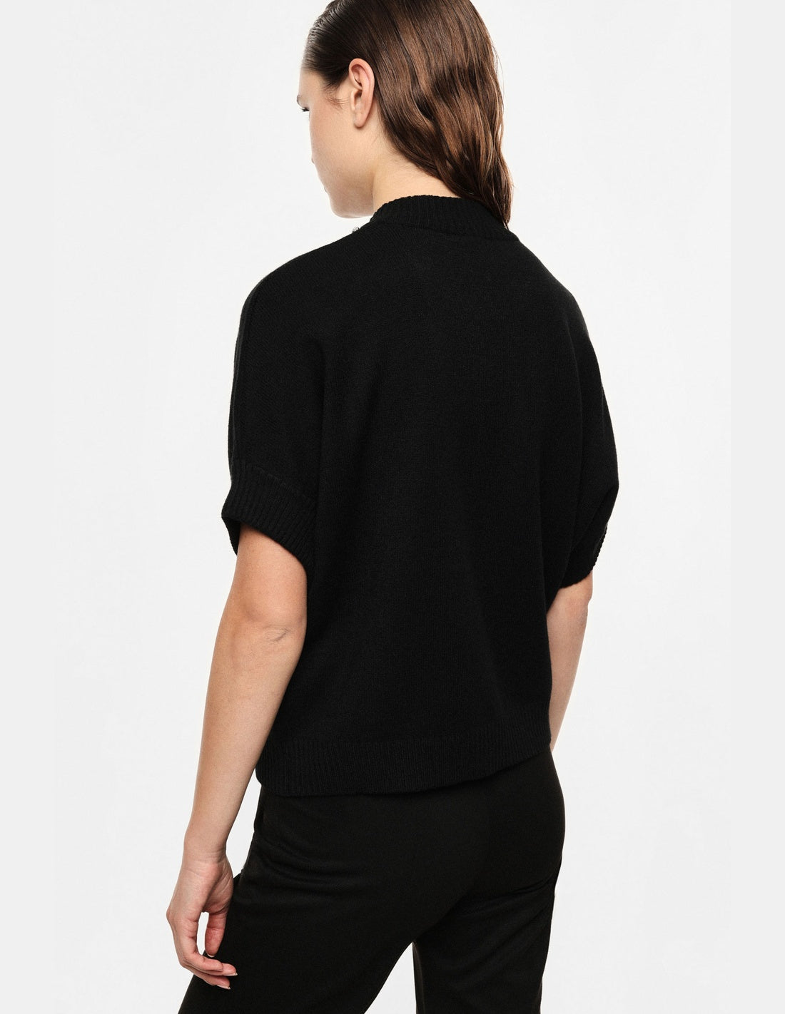 Pull col montant manches 3/4 collier de strass, portée de dos