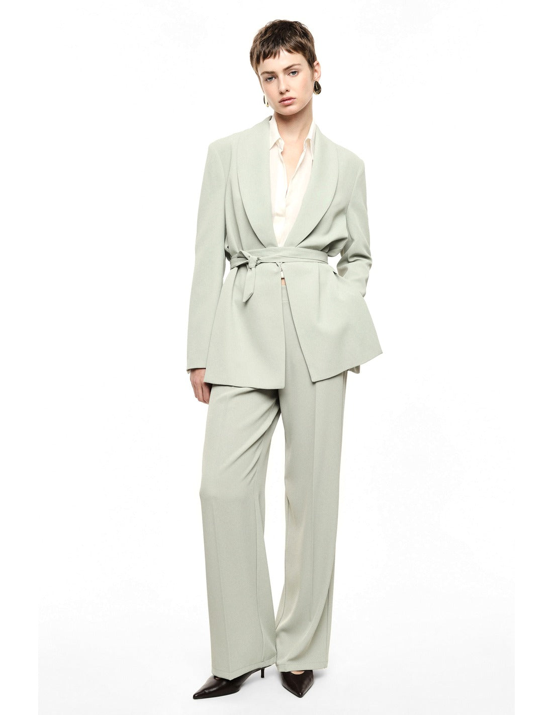 Pantalon palazzo fluide taille haute porté, face – Vert d'eau – Imperial Femme