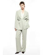 Pantalon palazzo fluide taille haute porté, face – Vert d'eau – Imperial Femme