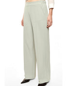 Pantalon palazzo fluide taille haute porté, détail – Vert d'eau – Imperial Femme