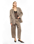 Pantalon de tailleur porté, face – Camel – Imperial Femme