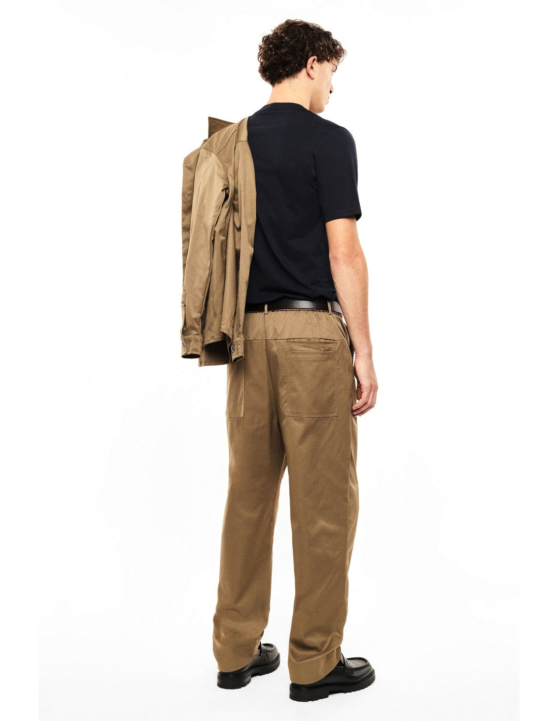 Pantalon à pinces fluide porté, dos – Kaki – Imperial Homme