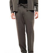 Pantalon fluide à cordon porté, profil – Taupe – Imperial Homme