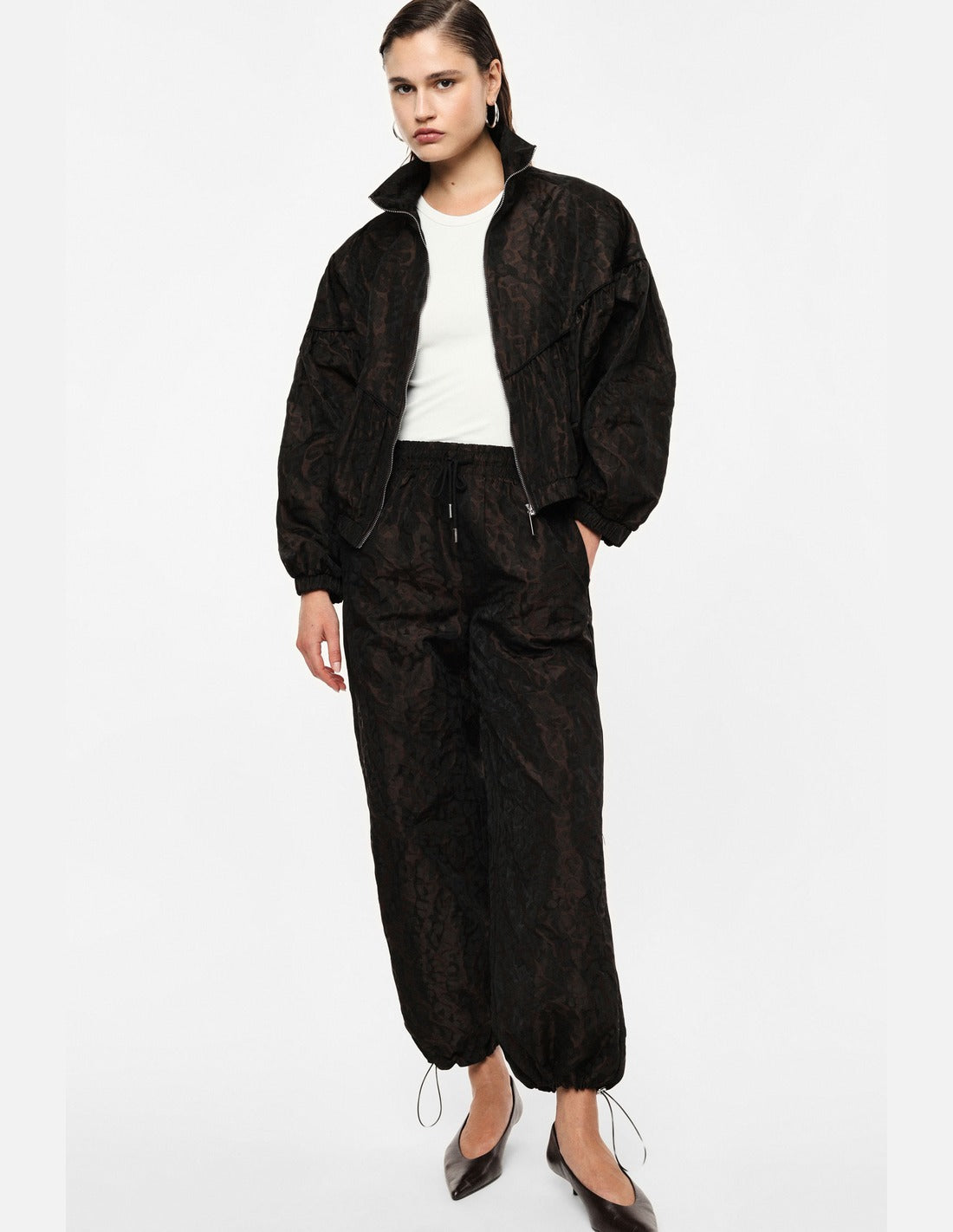 Pantalon baggy imprimé à cordons porté – marron – Imperial Femme