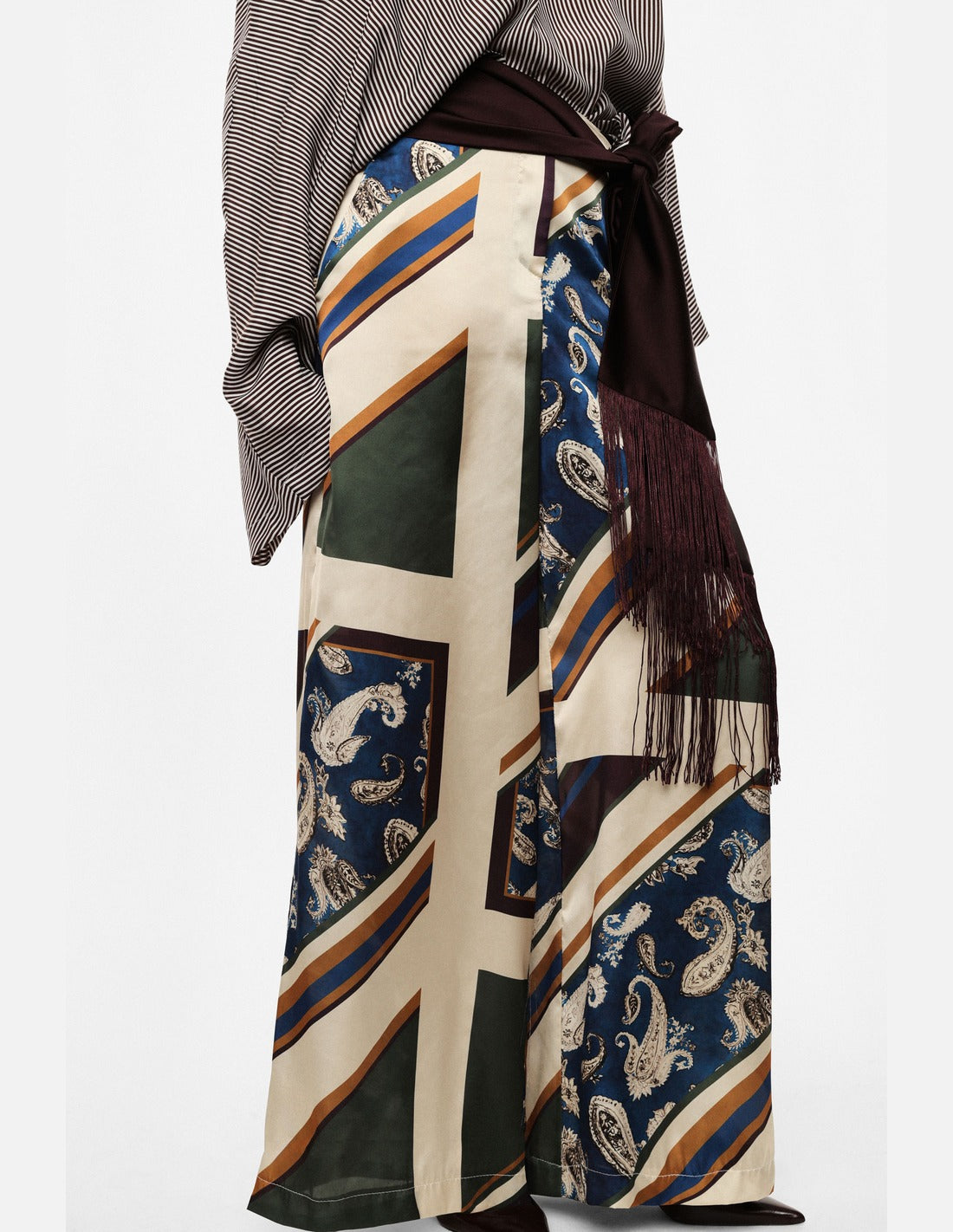 Pantalon large imprimé foulard, détail de l'imprimé – beige et bleu marine – Imperial Femme