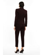 Pantalon de smoking cigarette finition satin porté, dos – Bordeaux – Imperial Femme