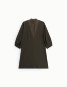 Robe courte col montant décolleté V en crêpe fluide kaki foncé – Imperial Femme, à plat