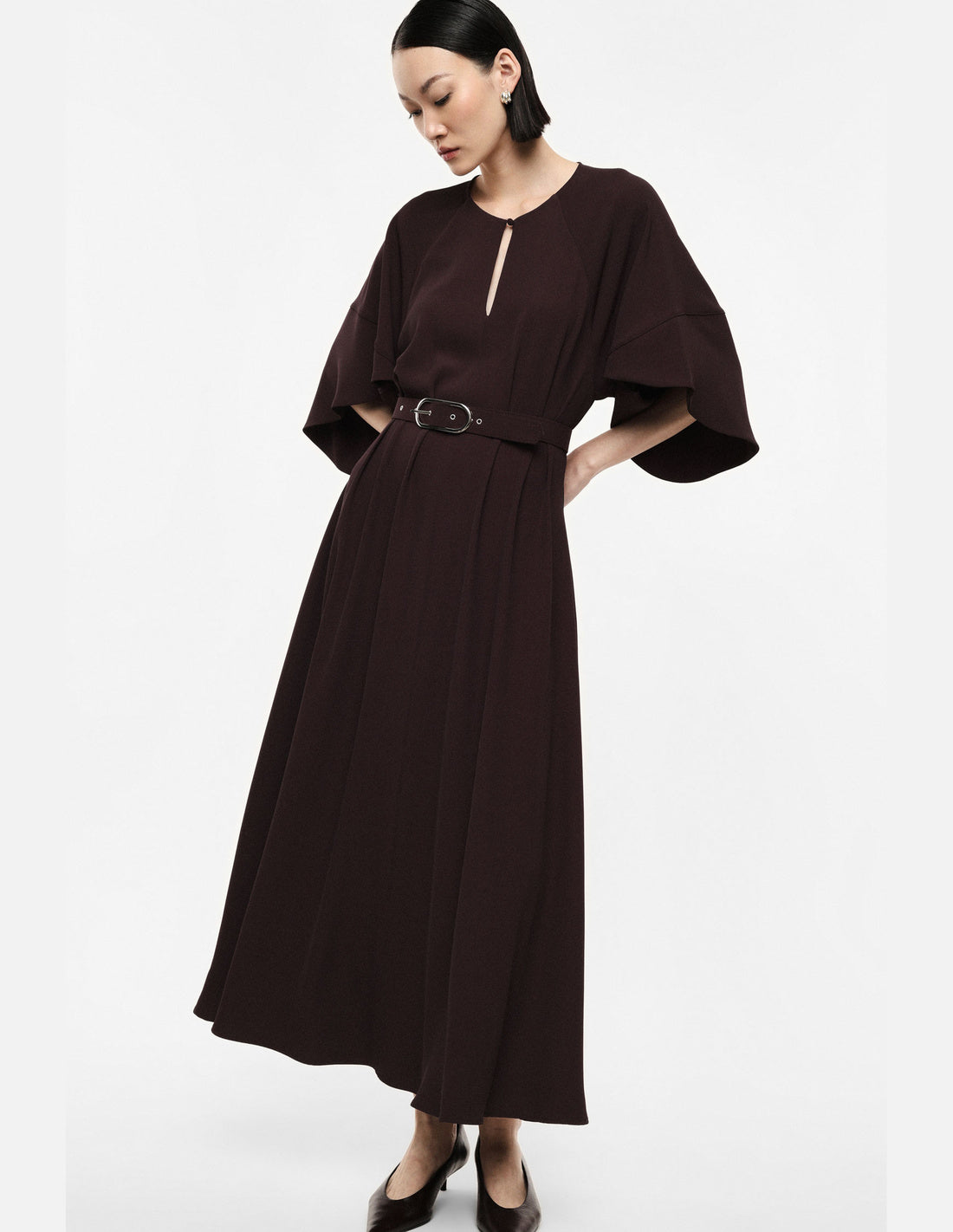 Robe longue manches amples ceinturée en crêpe portée – Imperial Femme