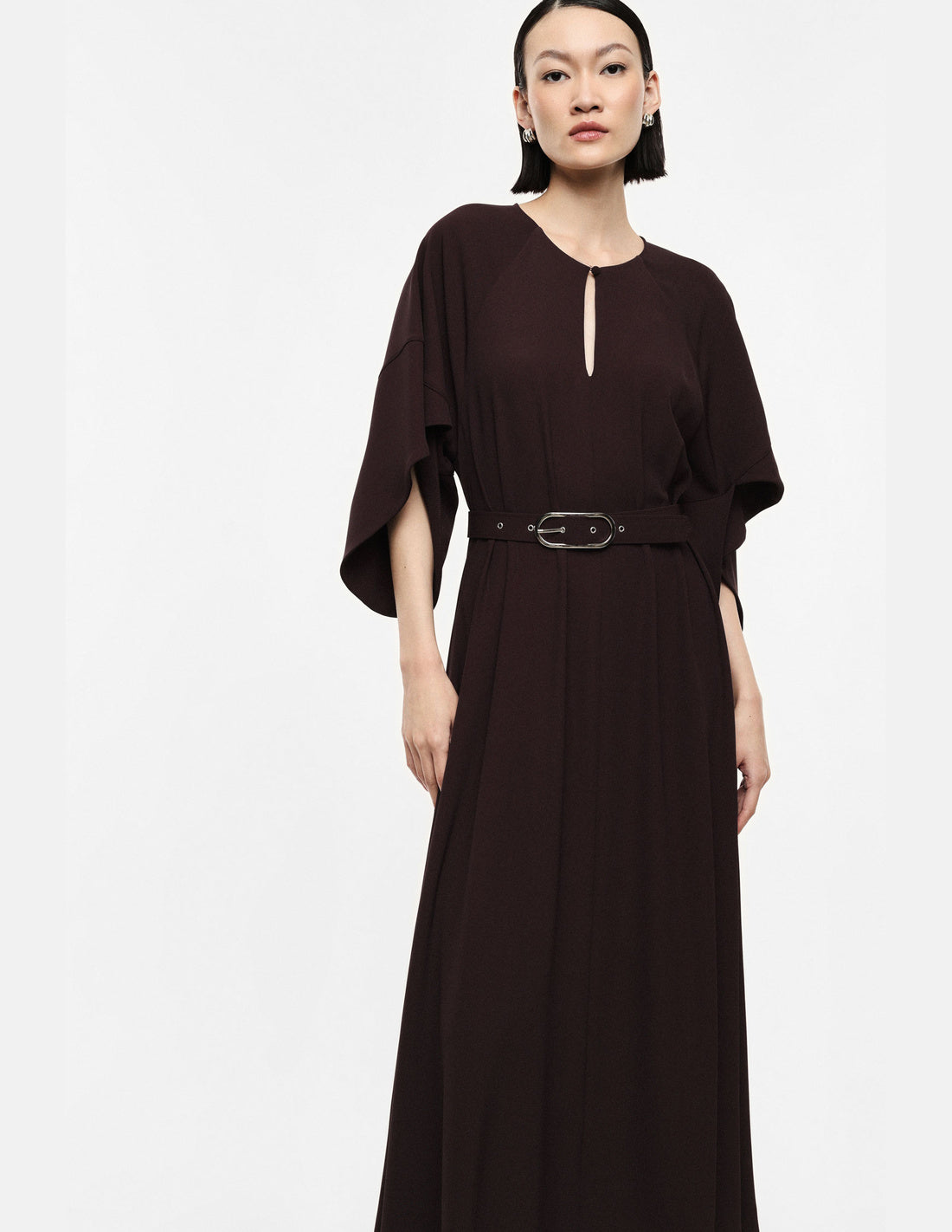 Robe longue manches amples ceinturée en crêpe – Imperial Femme, vue de profil