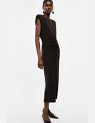Robe midi fourreau drapée en jersey col bijou portée – Imperial Femme