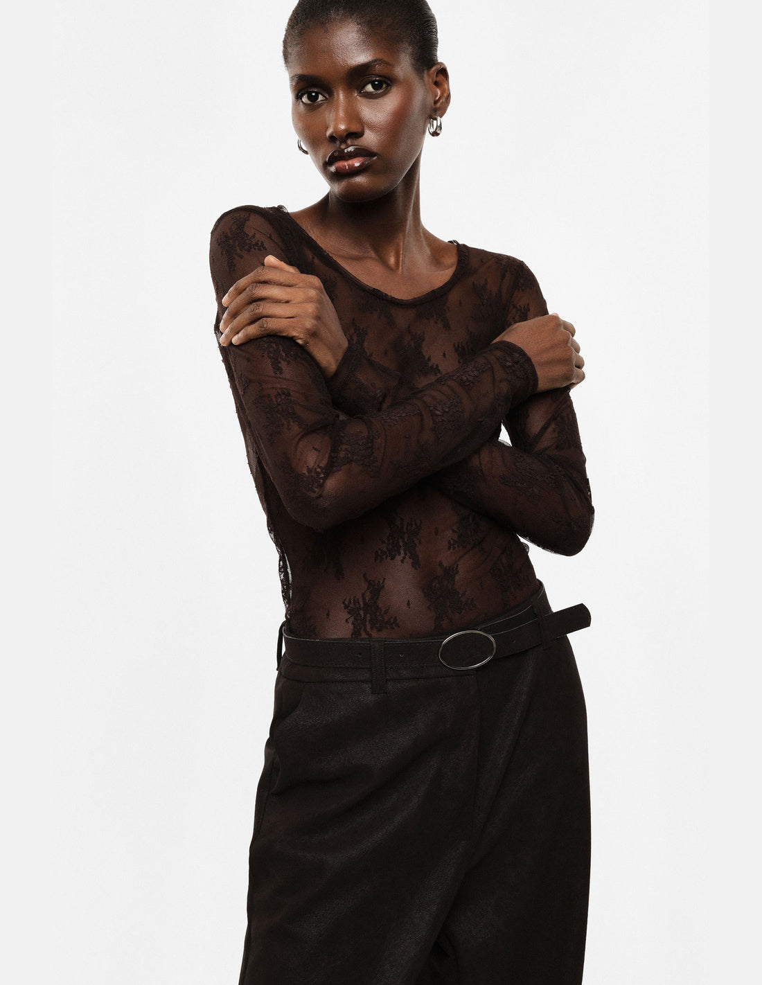T-shirt en dentelle florale à manches longues marron – Imperial Femme, porté
