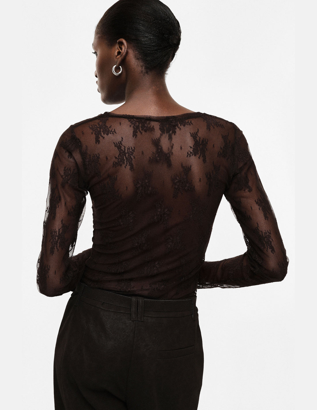 T-shirt en dentelle florale à manches longues marron – Imperial Femme, porté, vue de dos