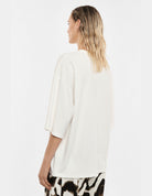 T-shirt oversize brodé écru – Imperial Femme, porté, vue de dos