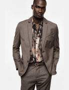 Blazer droit à deux boutons, taupe, porté, détail