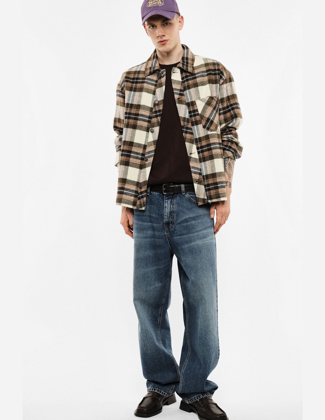 Jean baggy taille mi-haute, bleu denim, porté de face