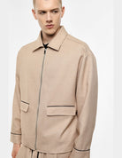 Surchemise zippée à passepoils contrastés, beige, porté de profil