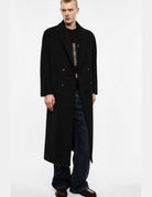 Manteau long croisé à poches plaquées, gris anthracite, porté, détail