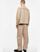 Pantalon baggy à liserés contrastés, beige, porté de dos