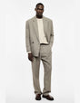 Pantalon à pinces et pli marqué, taupe, porté de face