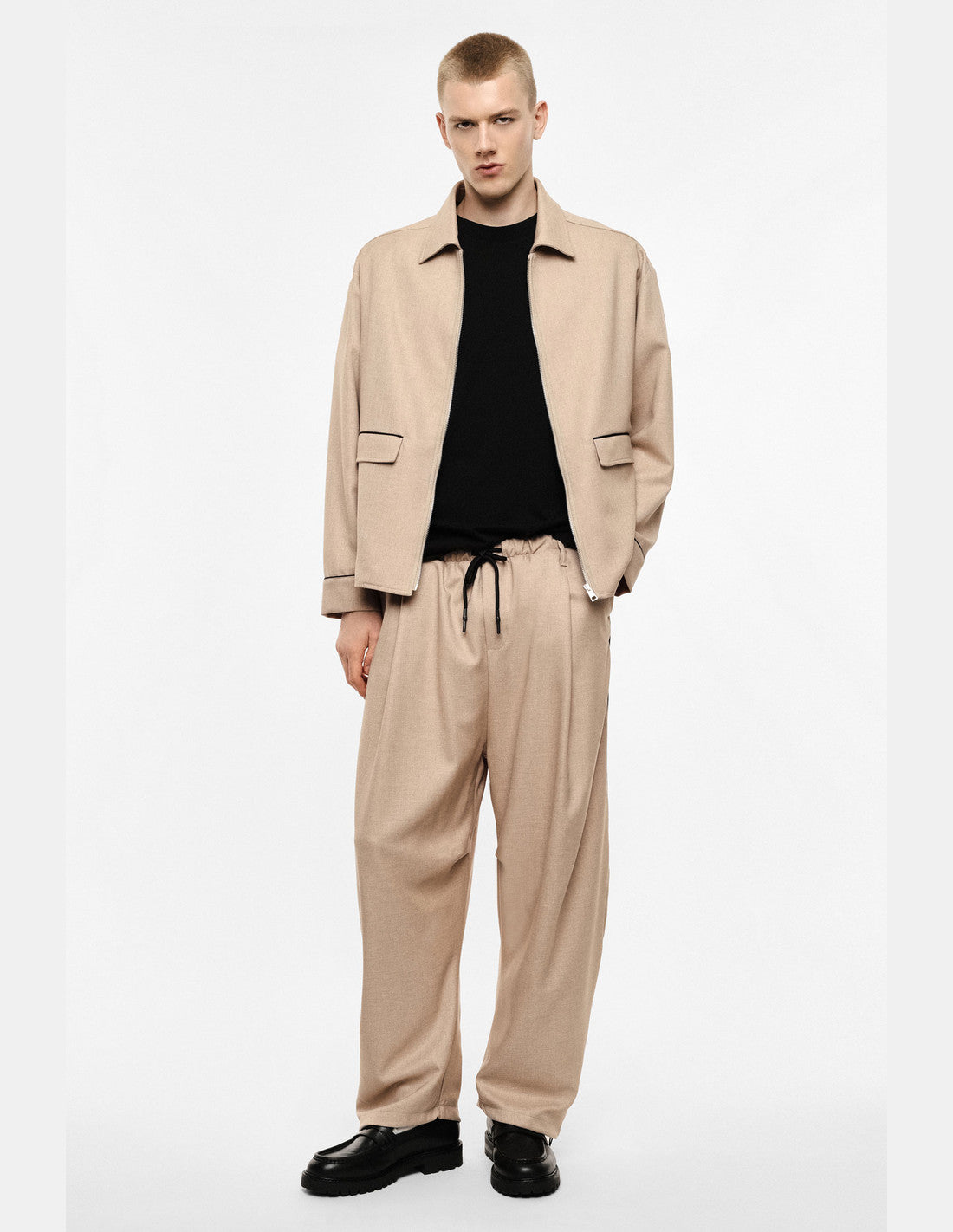 Pantalon baggy à liserés contrastés, beige, porté, détail