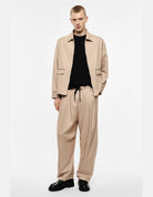 Pantalon baggy à liserés contrastés, beige, porté, détail