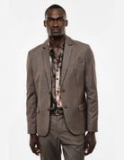 Blazer droit à deux boutons, taupe, porté de dos