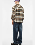 Jean baggy taille mi-haute, bleu denim, porté de dos