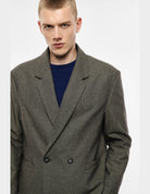 Blazer croisé micro pied-de-poule, taupe vert violet, porté de profil