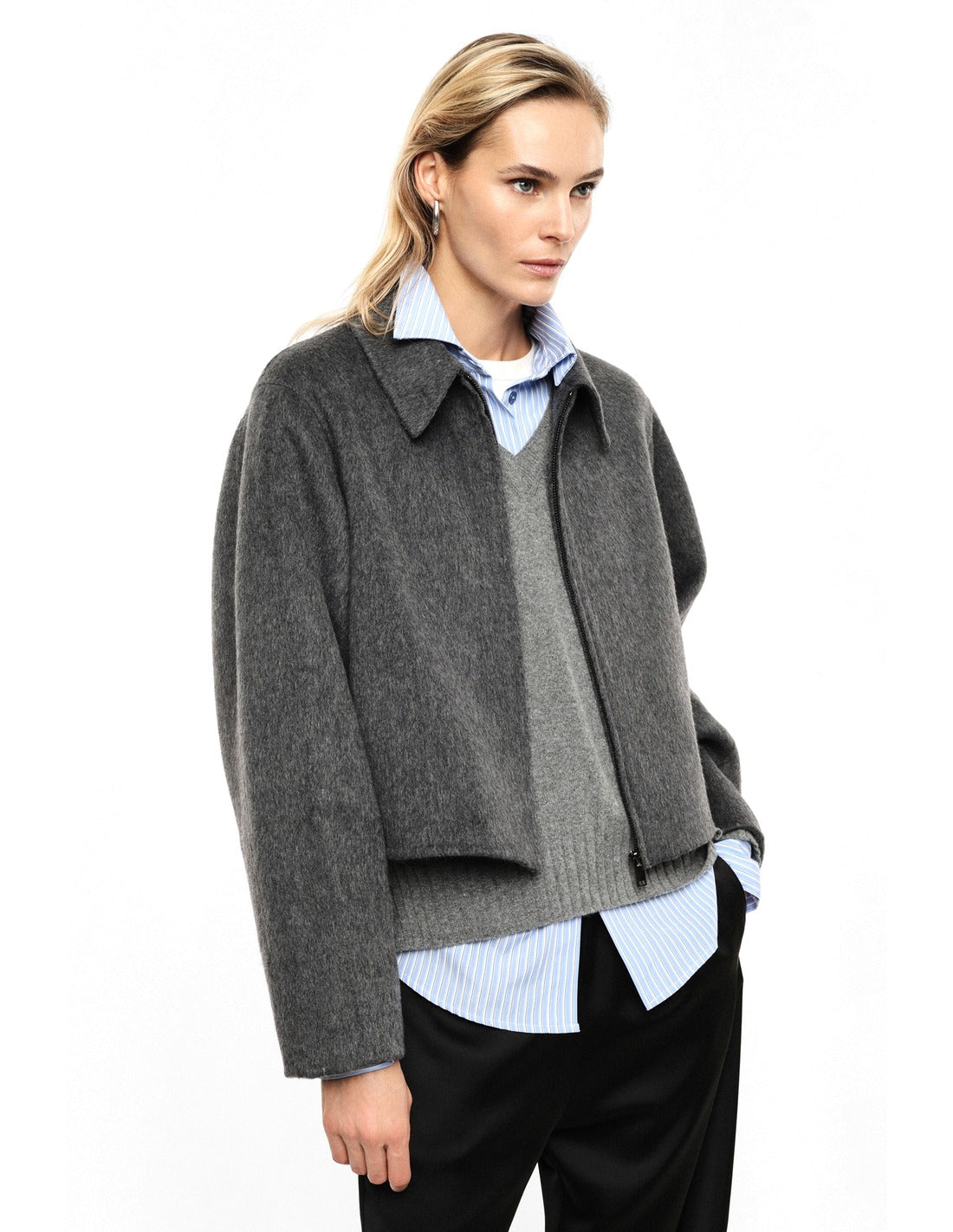 Blouson court zippé à col pointe en drap porté, face – Gris Anthracite – Imperial Femme