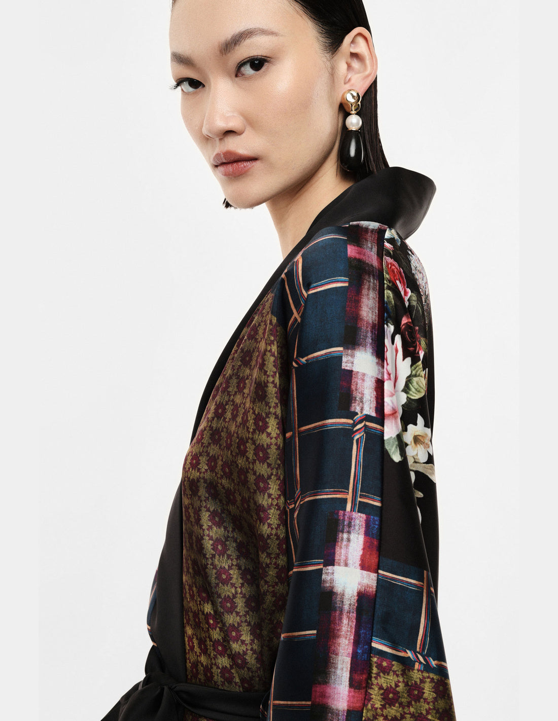 Veste kimono patchwork imprimé – Imperial Femme, détail du col satin